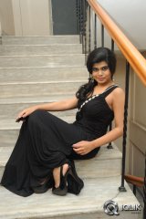 Alekhya at Anandham Malli Modalaindi Audio Launch